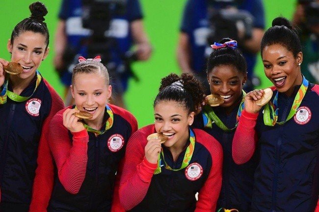 Olimpiya çempionlarının medallarını dişləməsinin maraqlı səbəbi - FOTO