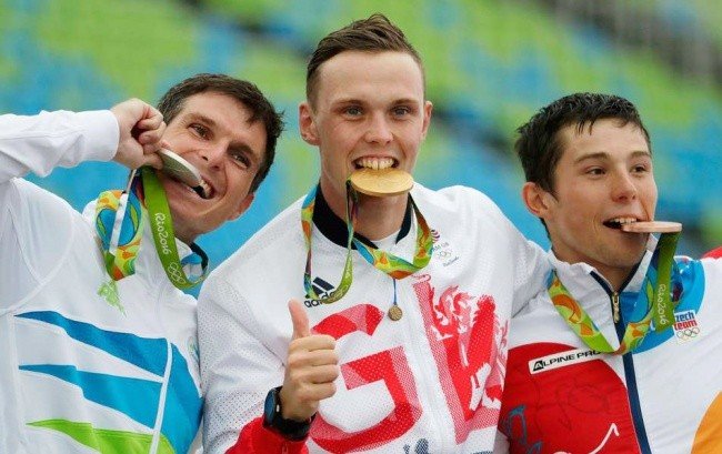 Olimpiya çempionlarının medallarını dişləməsinin maraqlı səbəbi - FOTO