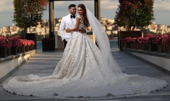Azərbaycanlı məmurun qızı türkiyəli məşhurun toyunda - fotolar