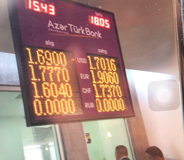 Dollar ajiotajı: Banklarda kurs 1.70 AZN, 