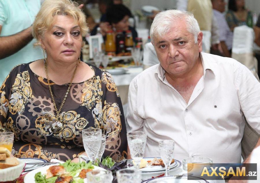 Millət vəkili xanımı ilə toyda - FOTO