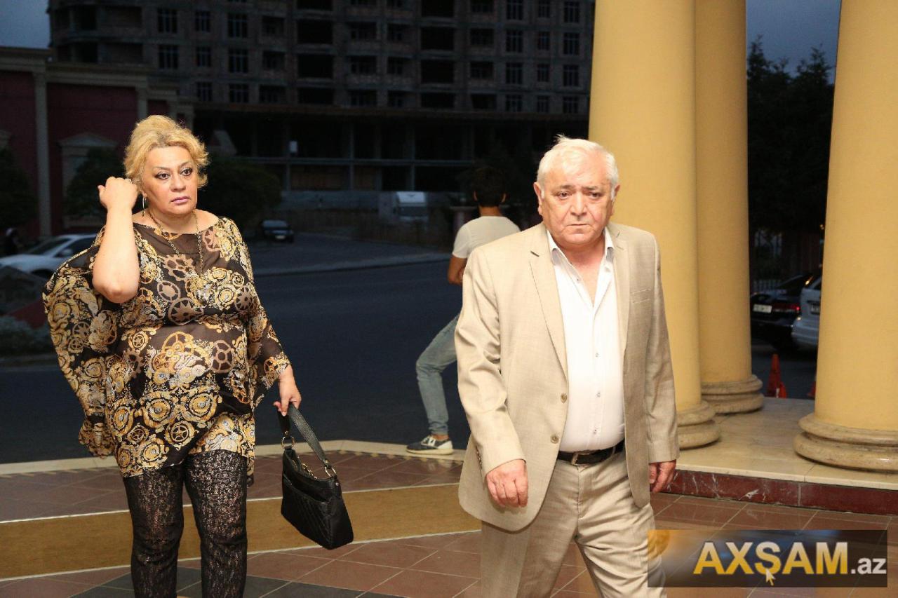 Millət vəkili xanımı ilə toyda - FOTO