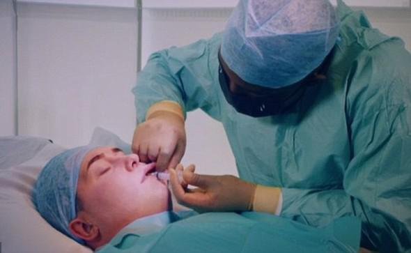 Kişinin silikonu partladı, olanlar oldu - FOTOLAR