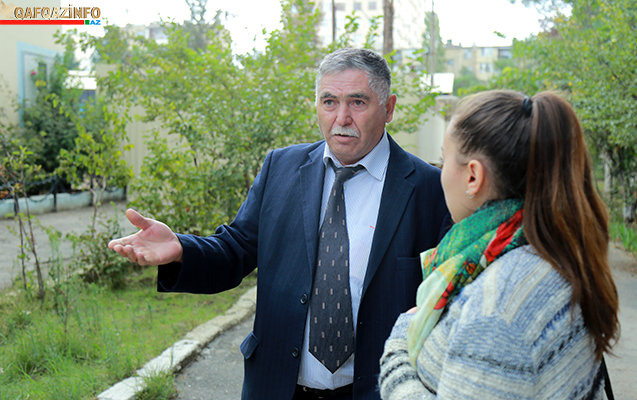 Nazir kollecin həyətindəki tikintini dayandıra bilmədi - Fotolar