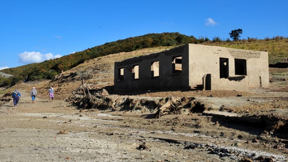 İllərdir Su Altında Qalmış Kənd Gün Üzünə Çıxdı - FOTOLAR