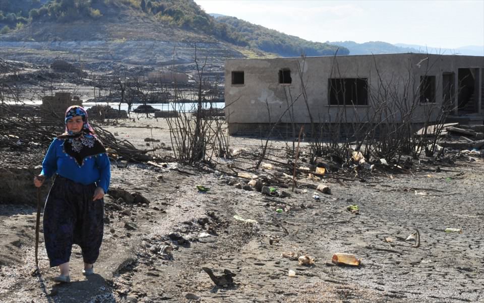 İllərdir Su Altında Qalmış Kənd Gün Üzünə Çıxdı - FOTOLAR