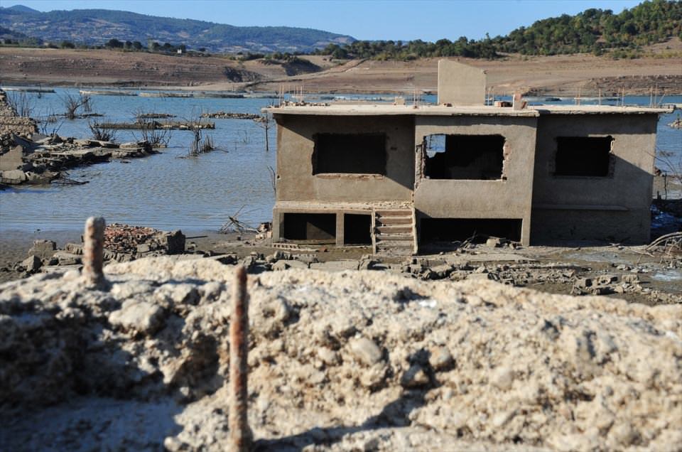 İllərdir Su Altında Qalmış Kənd Gün Üzünə Çıxdı - FOTOLAR