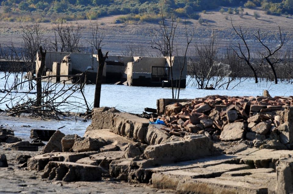 İllərdir Su Altında Qalmış Kənd Gün Üzünə Çıxdı - FOTOLAR
