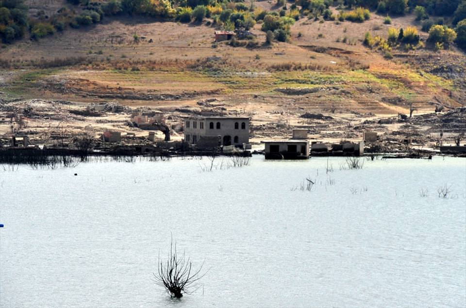 İllərdir Su Altında Qalmış Kənd Gün Üzünə Çıxdı - FOTOLAR