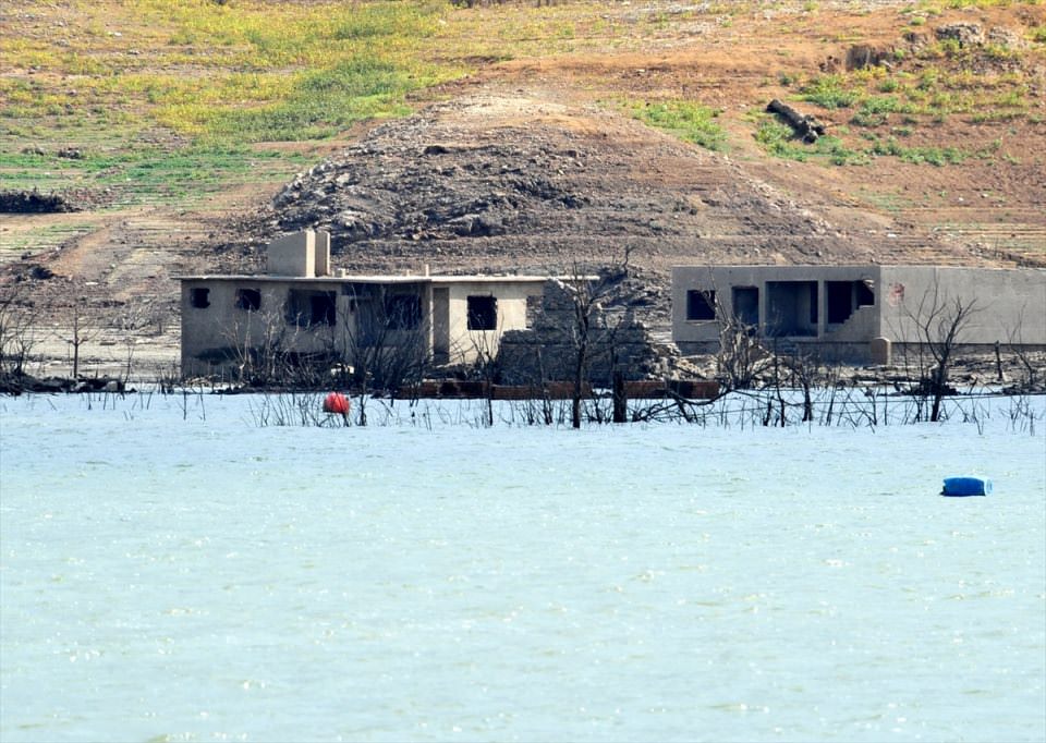 İllərdir Su Altında Qalmış Kənd Gün Üzünə Çıxdı - FOTOLAR