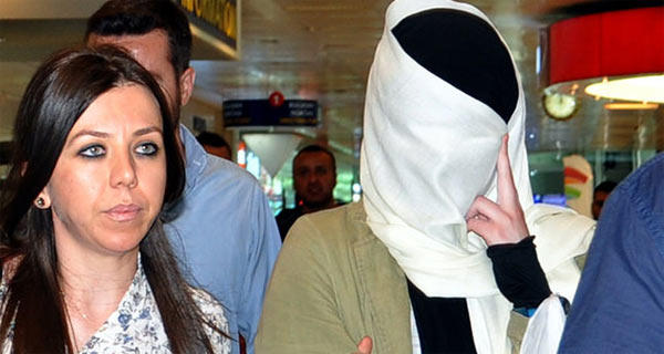 Tələbə qız məhkəməyə sübut kimi alt paltarlarını göstərdi - FOTO