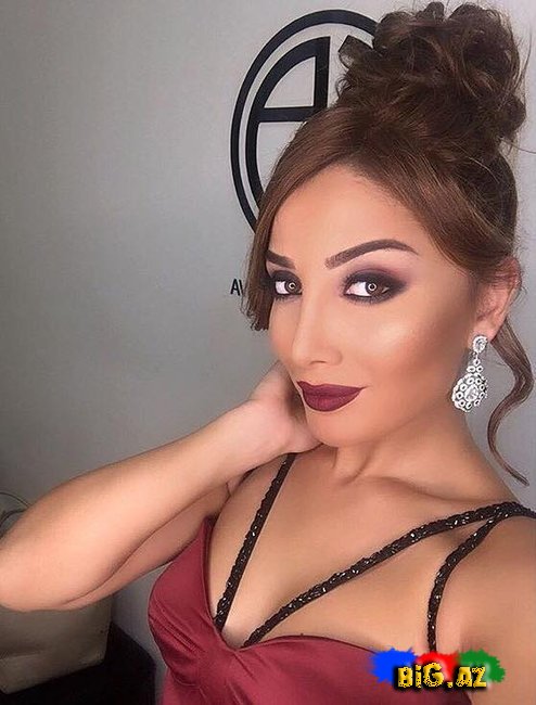 Günayın sinə dekoltesi 