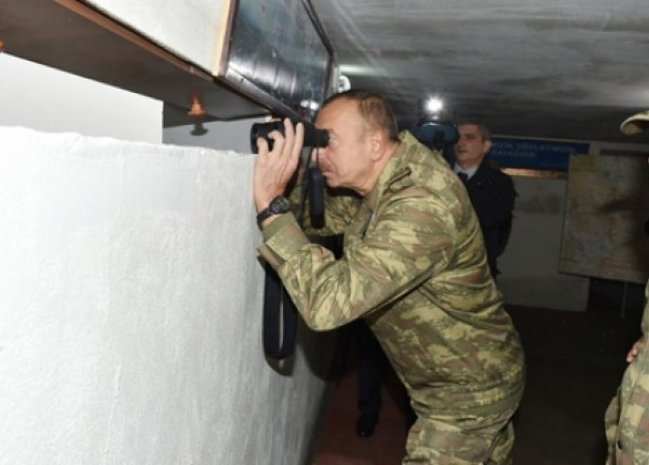 İlham Əliyev cəbhədən düşmən mövqelərini izlədi - FOTOLAR