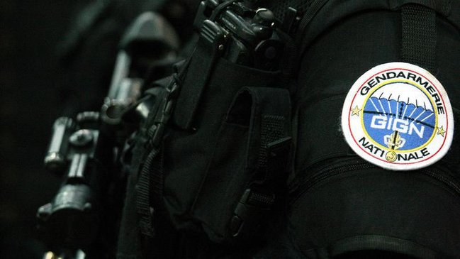 Qocalar evində DƏHŞƏT: Qadının başı kəsildi, 70 nəfər girov götürüldü - FOTOLAR