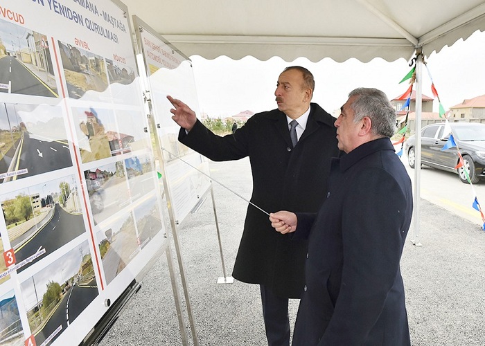 Prezident yol açılışında