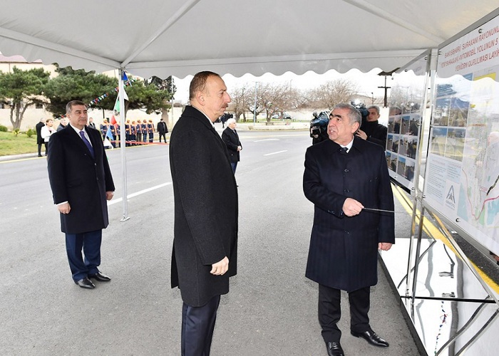 Prezident yol açılışında