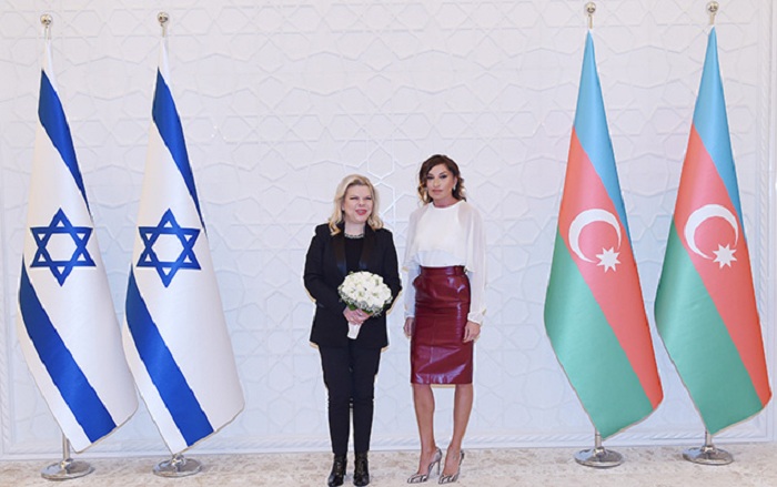 Mehriban Əliyeva Netanyahunun xanımı ilə naharda