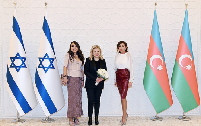 Mehriban Əliyeva Netanyahunun xanımı ilə naharda