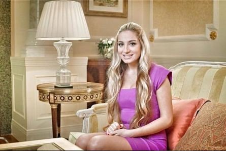 Leyla və Arzu Əliyevalar evlərində - FOTOLAR