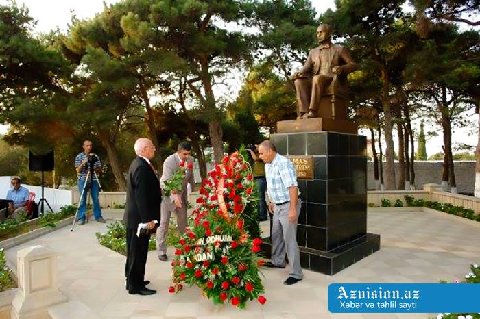 "Gölün adını dəyişdirtdirib Xəzər qoydurdu"