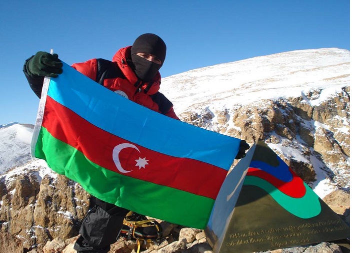 Bir qrup alpinist "İlham zirvəsi"nə yürüş edib
