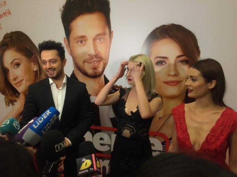 Murat Boz iki sarışın gözəllə Bakıda - YENİLƏNİB - FOTO