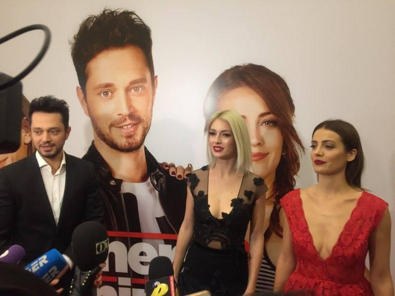Murat Boz iki sarışın gözəllə Bakıda - YENİLƏNİB - FOTO