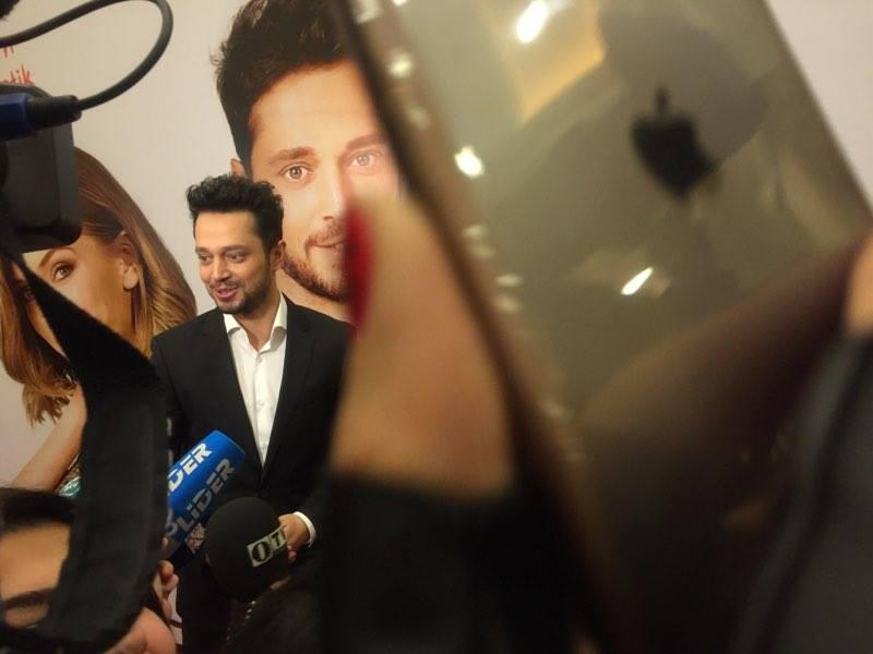 Murat Boz iki sarışın gözəllə Bakıda - YENİLƏNİB - FOTO