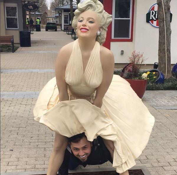 Azərbaycanın tanınmış kişi aparıcısı aktrisanın ətəyinin altına girdi - FOTO