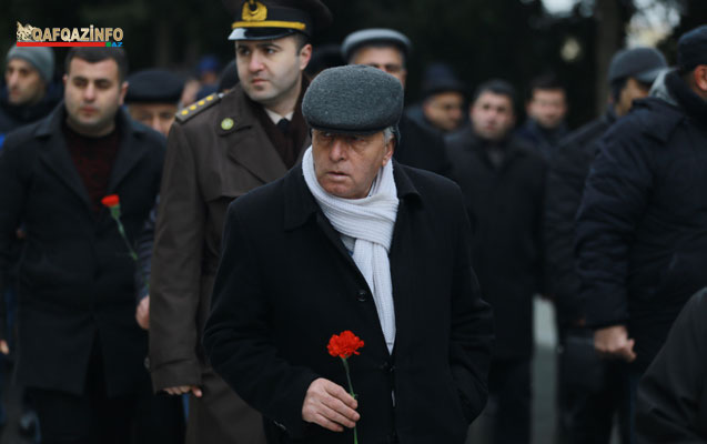 Xalq öz şəhidlərini belə andı - Fotolar