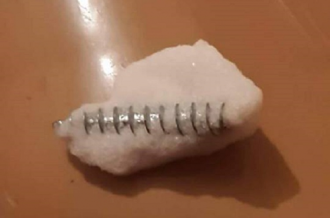 Azərbaycanda ŞOK! Qəndin içindən şurup çıxdı - FOTO
