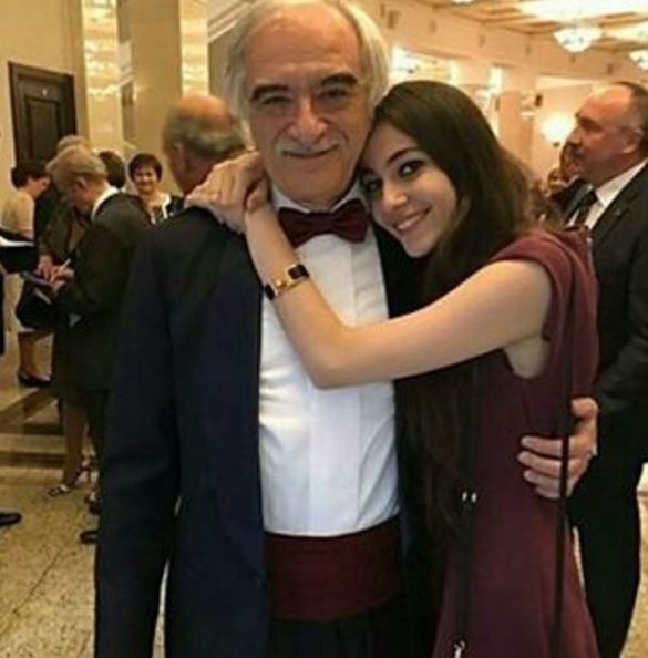 Azərbaycanlı məşhurların uşaqlarının heç yerdə görmədiyiniz FOTOLARI