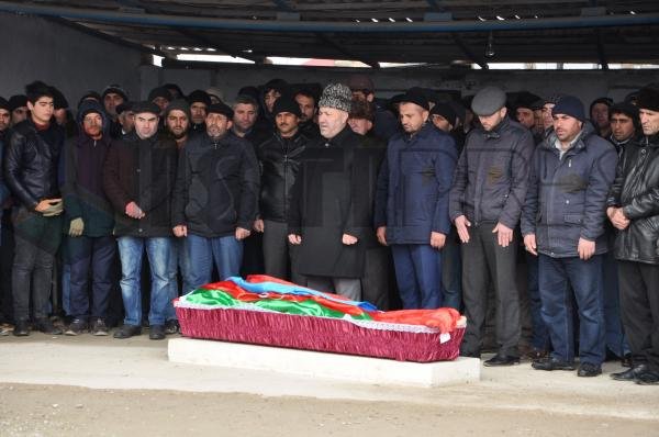 Ürəyindən güllələnən əsgərimiz dəfn olundu - FOTOLAR
