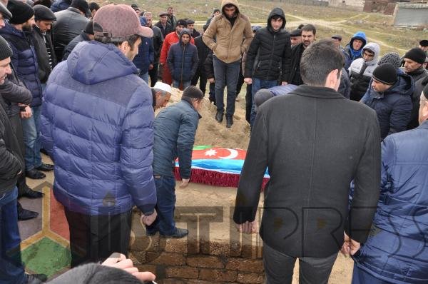 Ürəyindən güllələnən əsgərimiz dəfn olundu - FOTOLAR