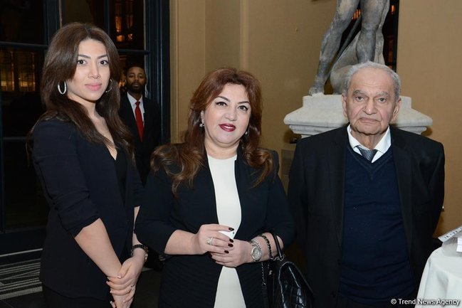 Nərgiz Paşayeva qızı və kürəkəni ilə - FOTOLAR