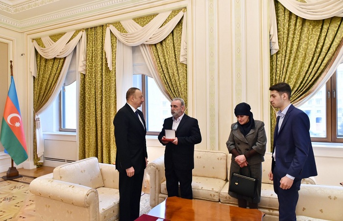 Prezident Çingiz Qurbanovun ailəsi ilə görüşdü - FOTOLAR