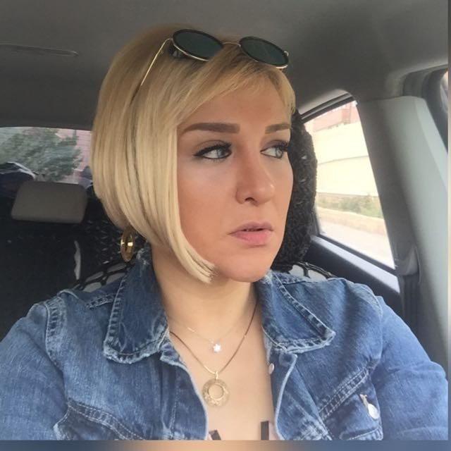 Aparıcı Mətanət avtomobilində bir pozlar verdi ki... - FOTOLAR
