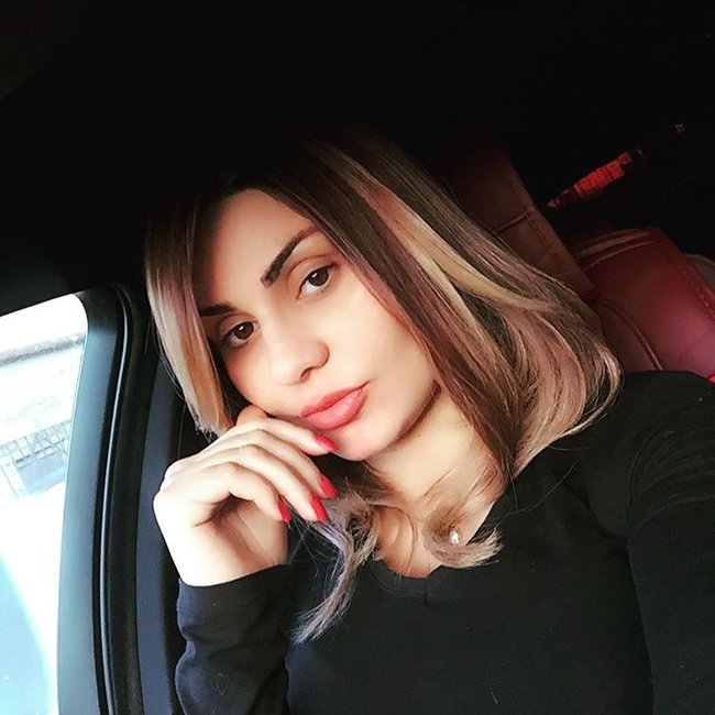 8 aylıq hamilə Şəbnəm ərinin ona aldığı bahalı maşınını göstərdi - FOTOLAR