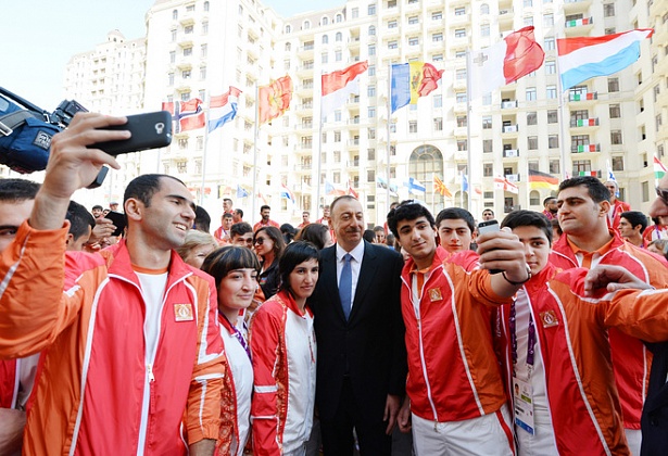 Cənab prezident, gəlin birlikdə “selfie” çəkək - FOTOLAR