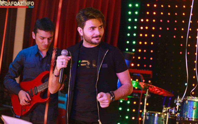 Aygünün BƏXTİ GƏTİRMƏDİ: Fanaqramı kəsildi, dekoltesi başına bəla oldu-VİDEO+FOTO