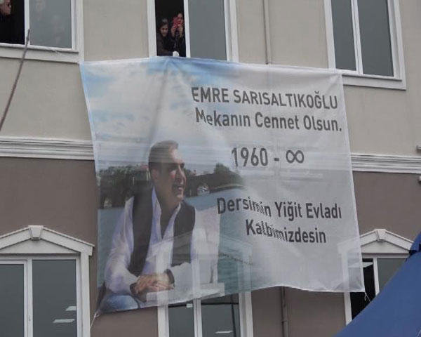 İnfarkt keçirən sənətçinin dəfnində GƏRGİN ANLAR: Həyat yoldaşı... - FOTOLAR