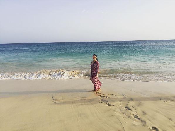 Almaz Ələsgərilinin qızı Afrikada bikinidə - FOTO