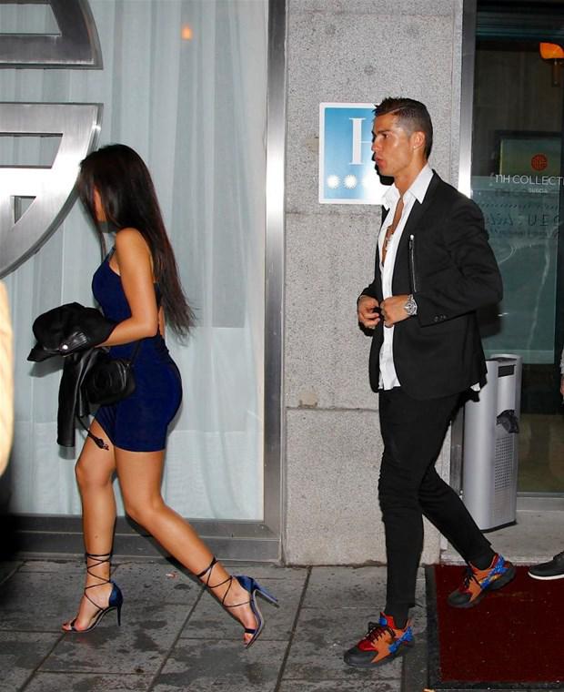 Wathsapp yazışmaları üzə çıxdı - Ronaldu modeli evinə belə çağırdı - FOTO