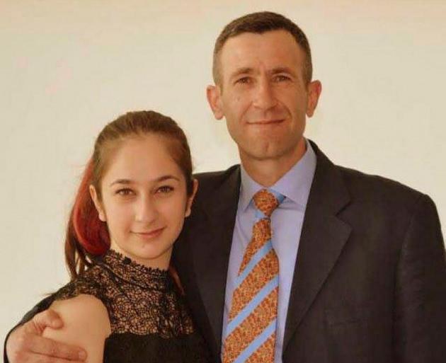 Şəhid mayorun qızı məktubu ilə ürək dağladı: "İndi üşüyürsən torpağın altında?" - FOTO