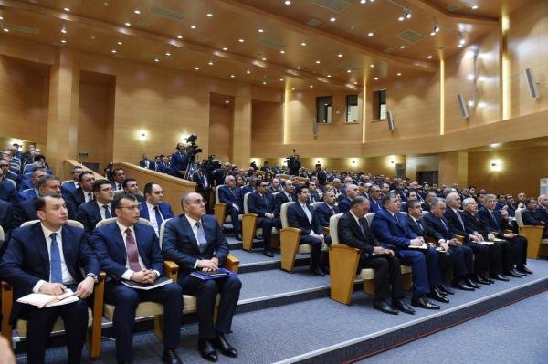 Prezident Yevlaxda müşavirə keçirib - FOTOLAR