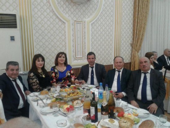 Azərbaycanda 60 yaşlı məmur 32 yaşlı qadınla evləndi - Toydan FOTOLAR