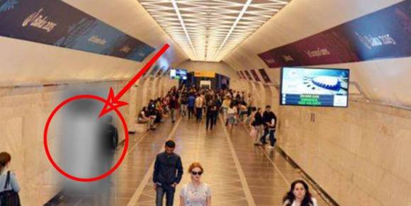 Bakı metrosunda gizli telefon var... - Dəstəyi götürən zaman…GÖRÜN BU TELEFON METRONUN HARASINDA İMİŞ...