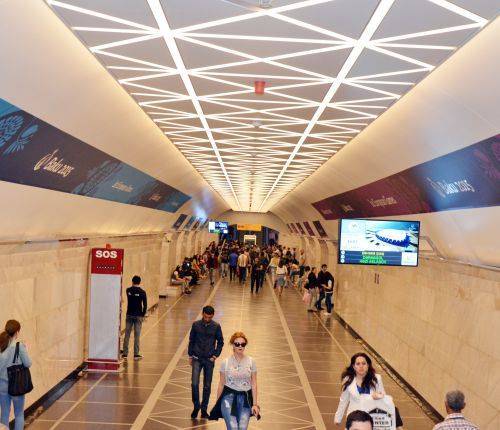 Bakı metrosunda gizli telefon var... - Dəstəyi götürən zaman…GÖRÜN BU TELEFON METRONUN HARASINDA İMİŞ...