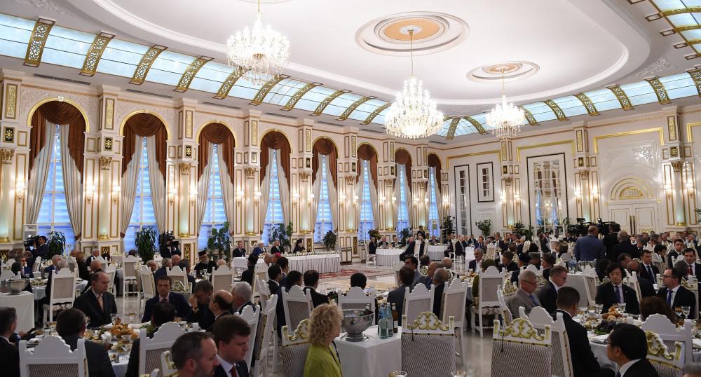 Azərbaycan Prezidenti İlham Əliyev müqəddəs Ramazan ayı münasibətilə iftar mərasimində iştirak edib - FOTO