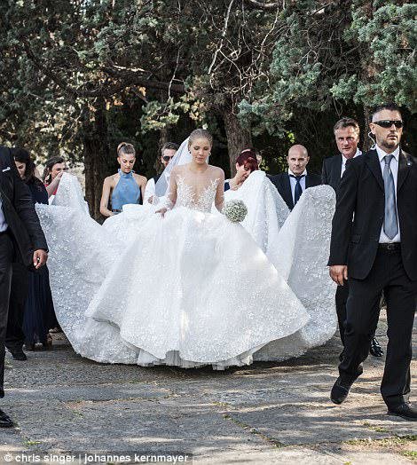 Swarovski-nin sahibi qızına toy etdi - Milyardlıq toydan FOTOLAR